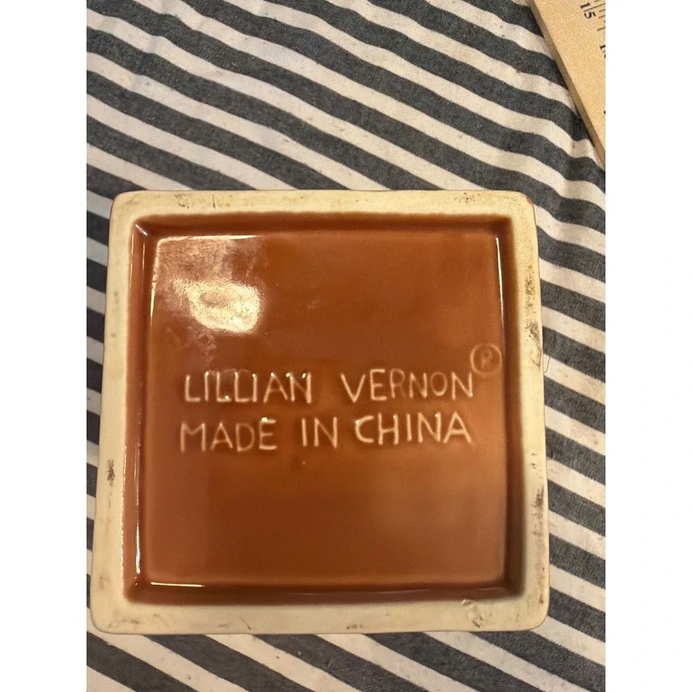Lillian Vernon Terracotta Orange Ceramic Leaf Canister Jar with Lid Fall Decor‎